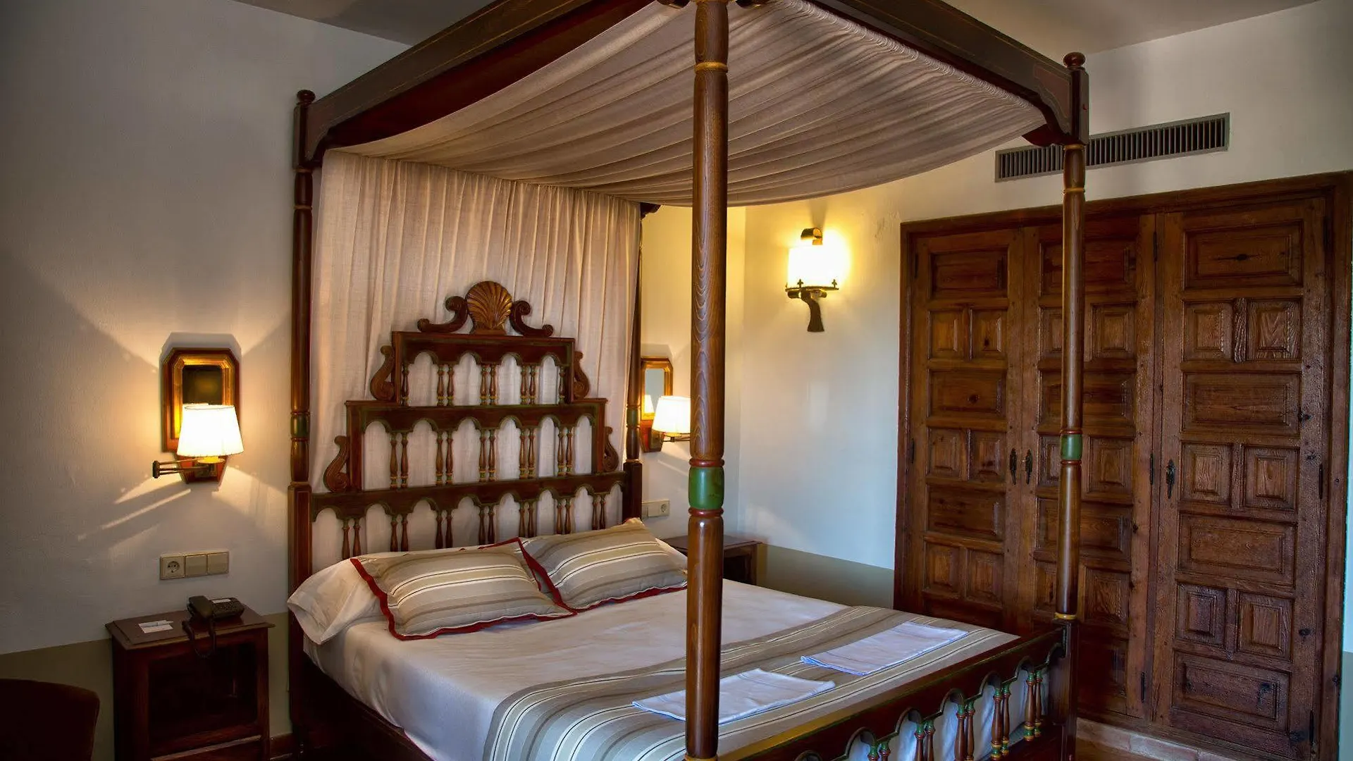 Parador De Tortosa 4*,